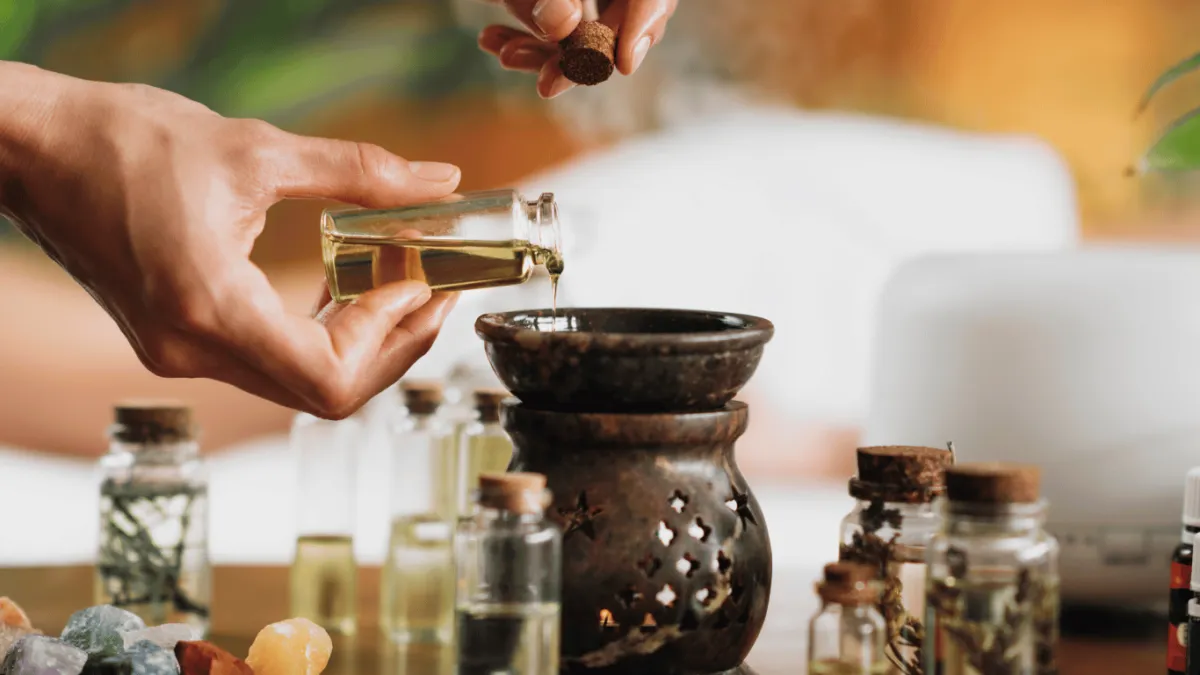Öl-Massage mit ätherischen Bio-Ölen